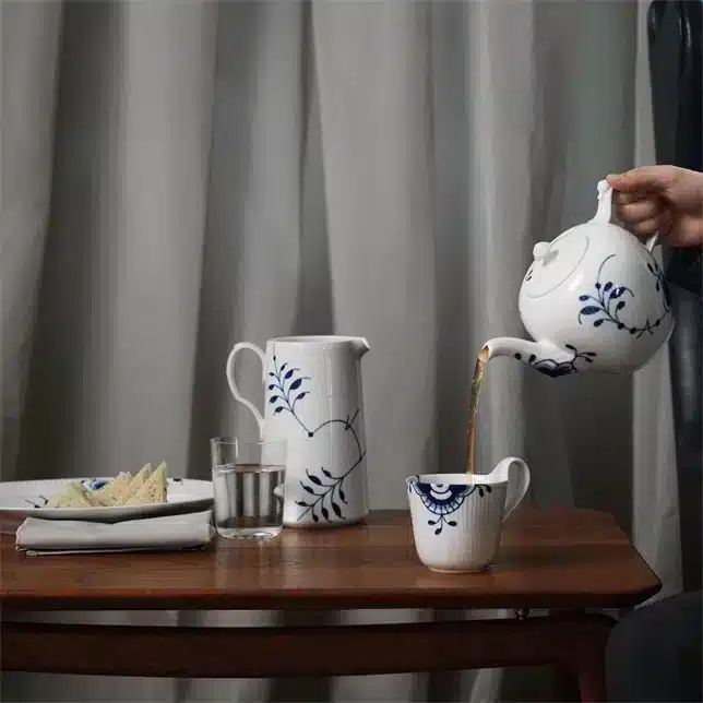 Mega Fluted Jug 1.5 l - Image 4