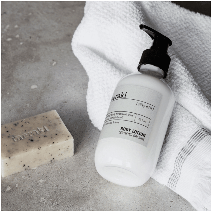 Body Lotion - Silky Mist + wooden tray