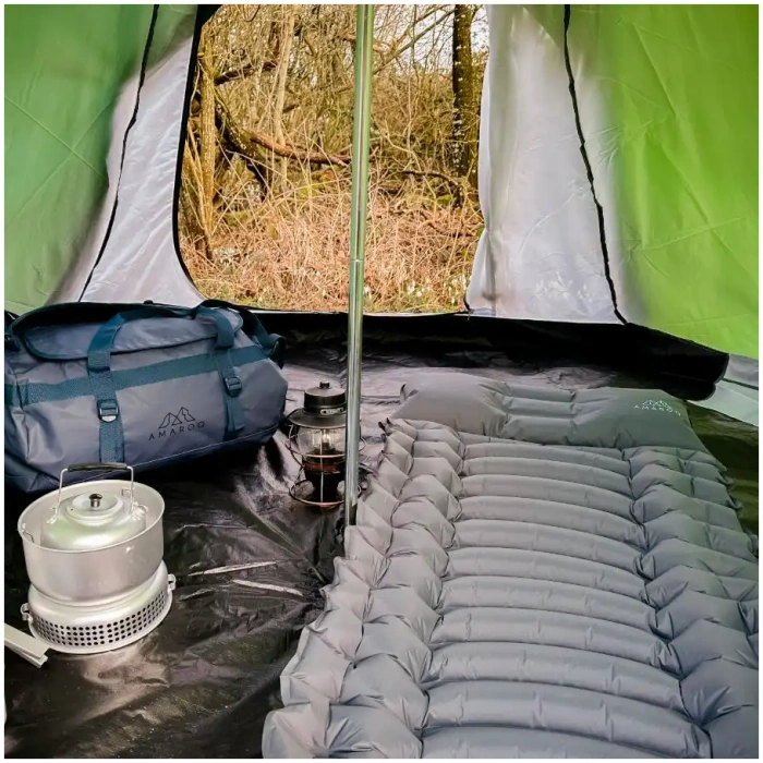 Sleeping mat with integrated pillow