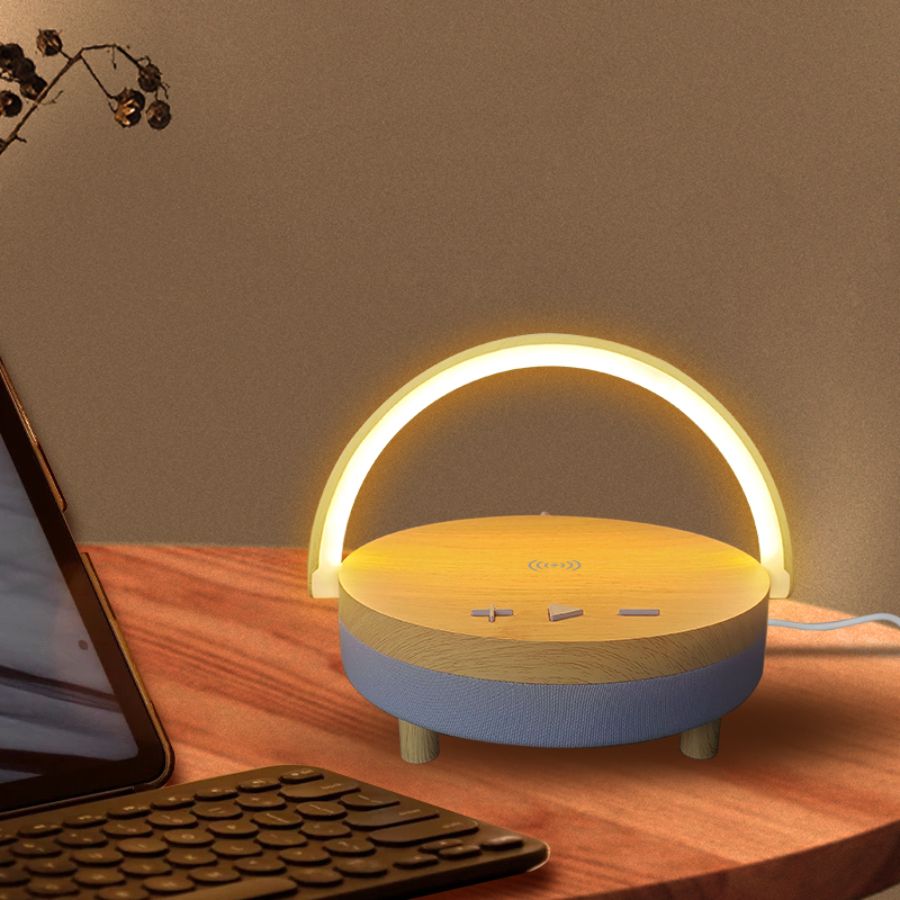 Natlampe med trådløs oplader og højtaler