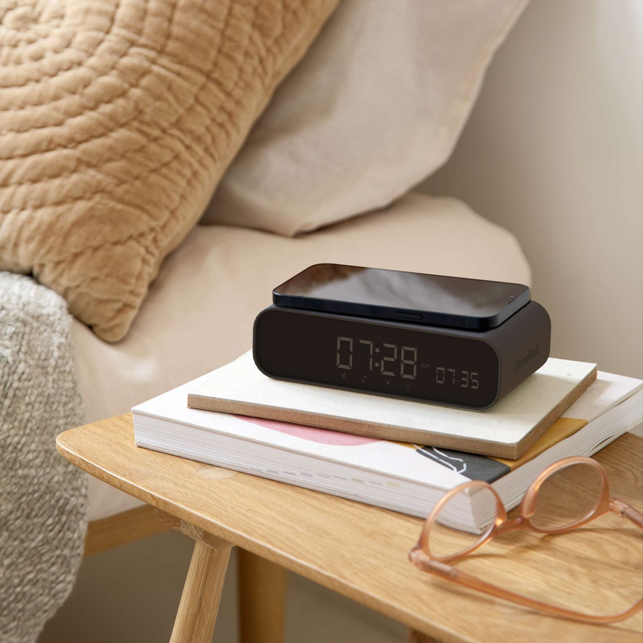 Wakie Clock /Alarm clock /charger/speaker/wake-up light