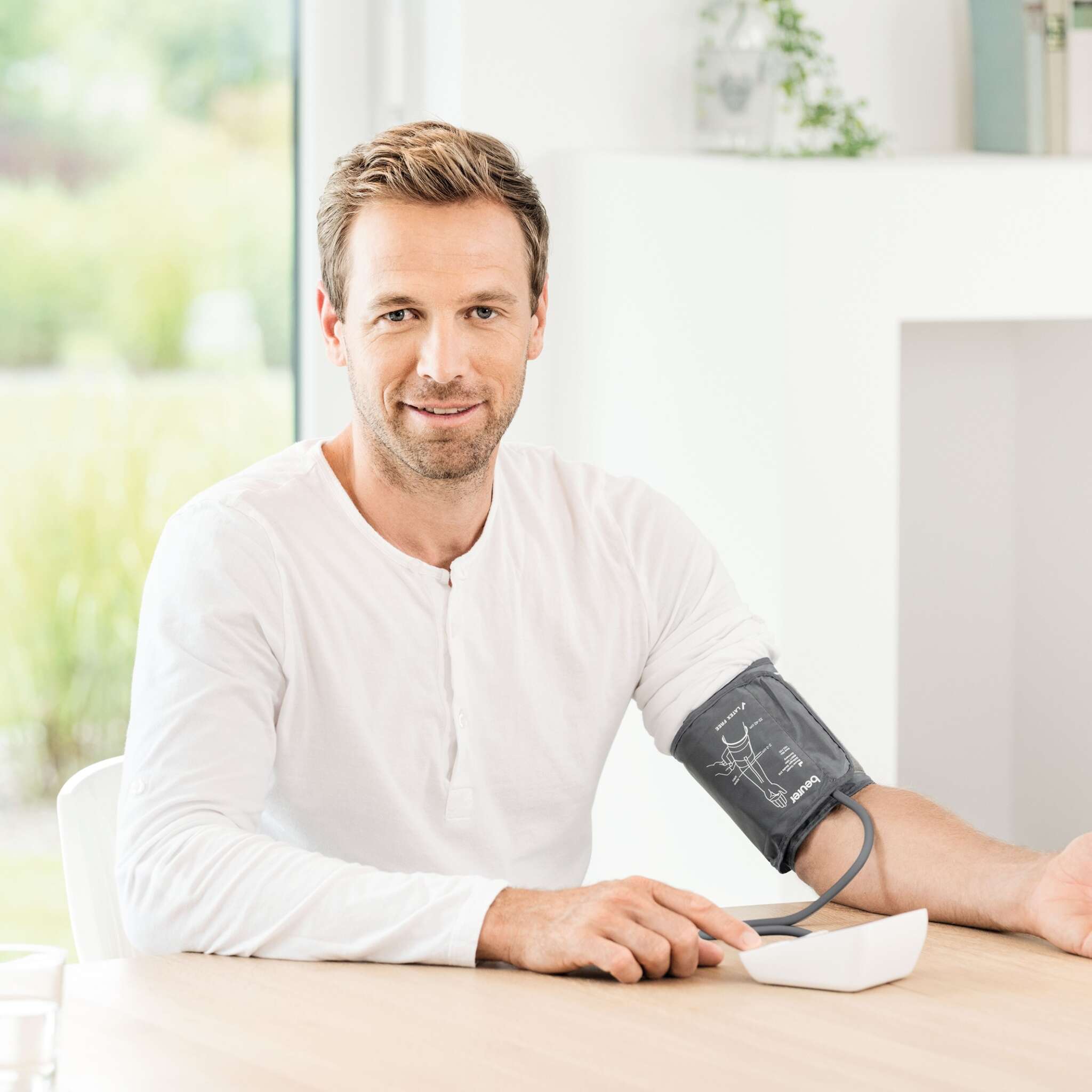 Blood pressure monitor – easy and safe measurements at home - Image 3