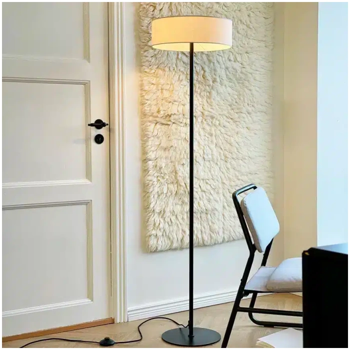Calix floor lamp – natural/black