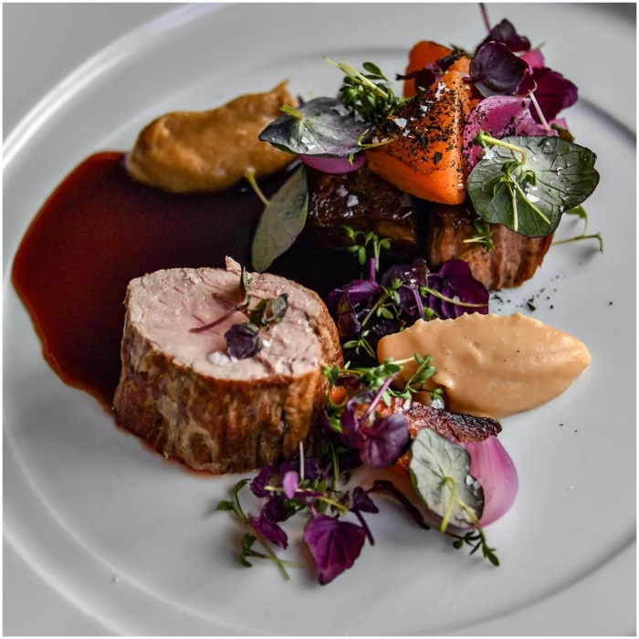 Overnight stay with set menu and breakfast